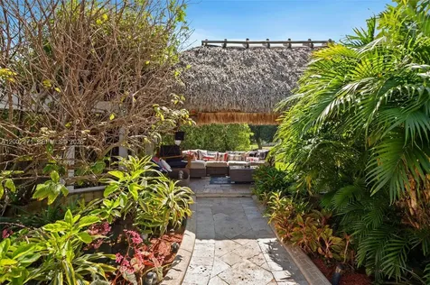 10740 SW 74th Court Pinecrest FL 33156