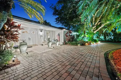 10740 SW 74th Court Pinecrest FL 33156
