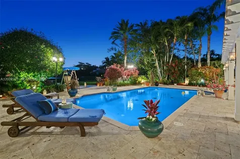 10740 SW 74th Court Pinecrest FL 33156