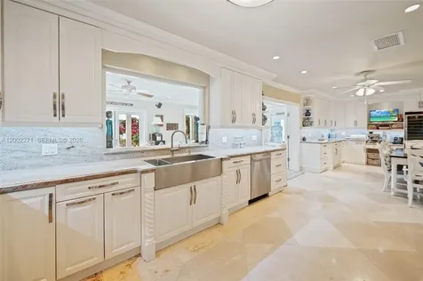 10740 SW 74th Court Pinecrest FL 33156