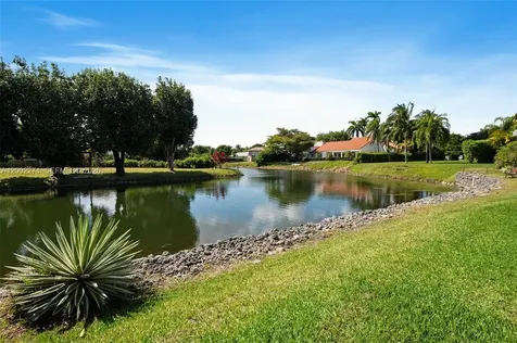 10740 SW 74th Court Pinecrest FL 33156