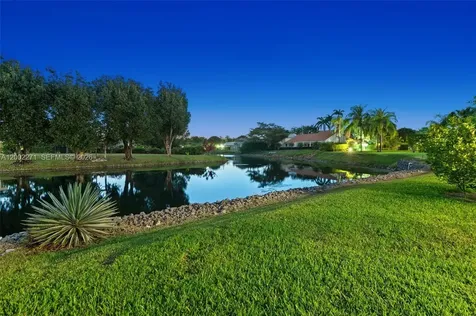 10740 SW 74th Court Pinecrest FL 33156