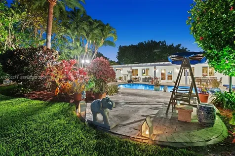 10740 SW 74th Court Pinecrest FL 33156