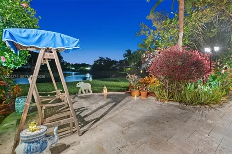 10740 SW 74th Court Pinecrest FL 33156