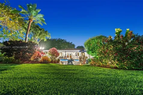 10740 SW 74th Court Pinecrest FL 33156