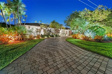 10740 SW 74th Court Pinecrest FL 33156
