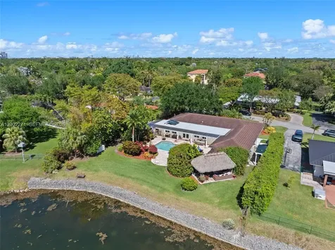 10740 SW 74th Court Pinecrest FL 33156
