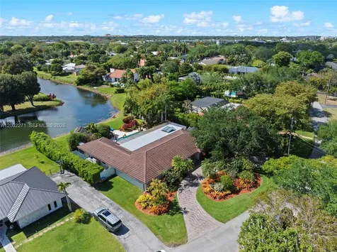 10740 SW 74th Court Pinecrest FL 33156