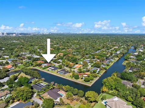 10740 SW 74th Court Pinecrest FL 33156