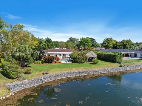 10740 SW 74th Court Pinecrest FL 33156
