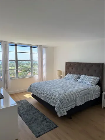5700 Collins Avenue Miami Beach FL 33140