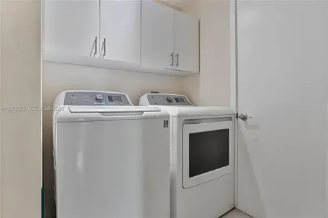 218 SE 14th Street Miami FL 33131