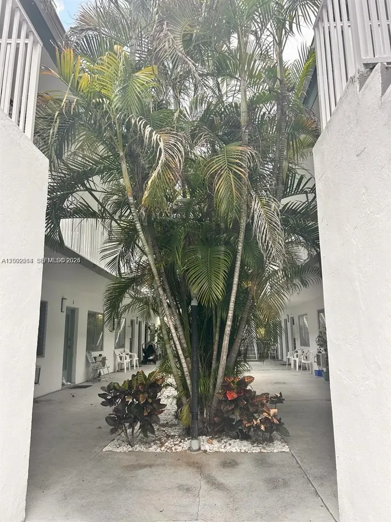 7945 Carlyle Avenue Miami Beach FL 33141