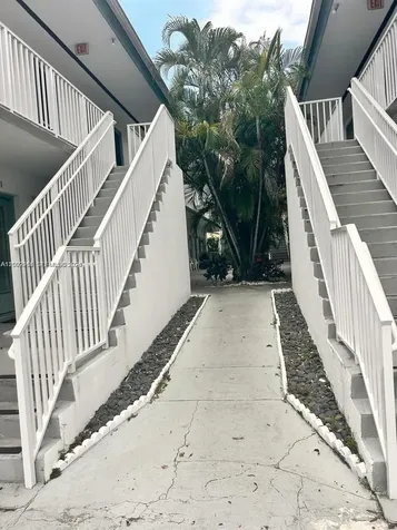 7945 Carlyle Avenue Miami Beach FL 33141