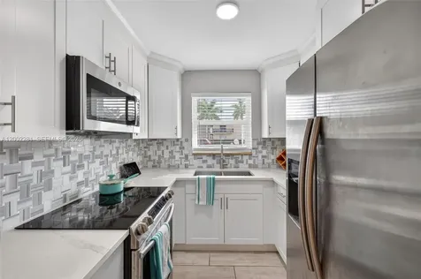419 S Crescent Drive Hollywood FL 33021