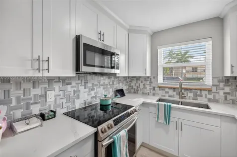 419 S Crescent Drive Hollywood FL 33021