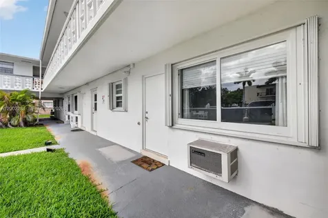 419 S Crescent Drive Hollywood FL 33021