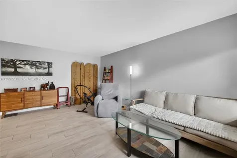 419 S Crescent Drive Hollywood FL 33021