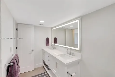 7928 West Drive North Bay Village FL 33141