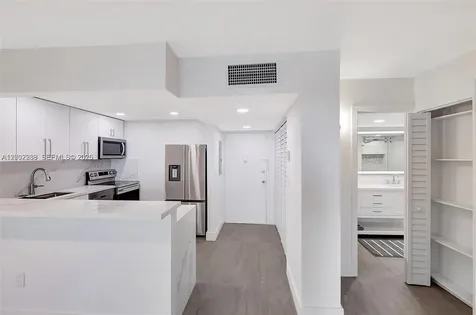 7928 West Drive North Bay Village FL 33141