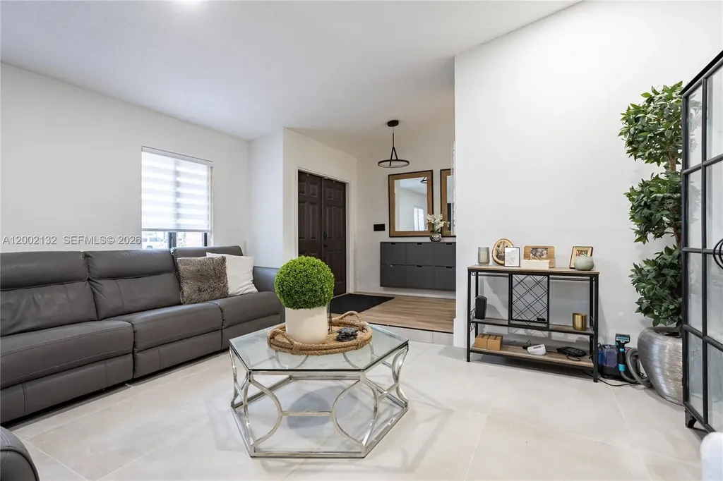 1030 NW 95th Terrace Plantation FL 33322