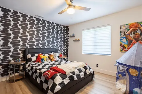 1030 NW 95th Terrace Plantation FL 33322