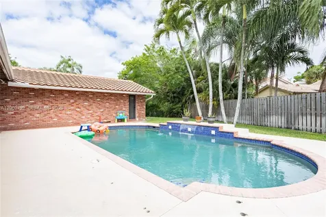 1030 NW 95th Terrace Plantation FL 33322