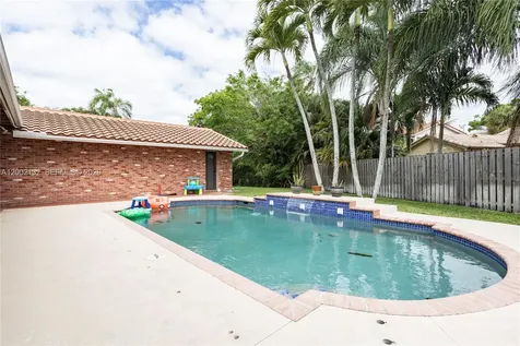 1030 NW 95th Terrace Plantation FL 33322