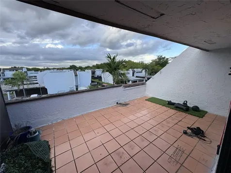 6530 Kendale Lakes Drive Miami FL 33183