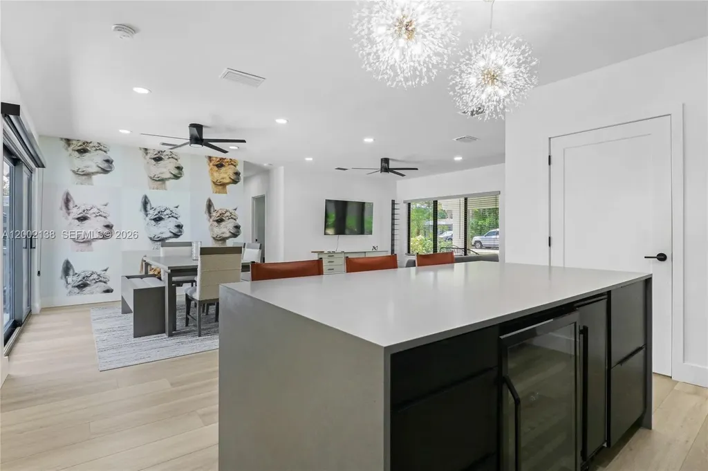 811 NE 17th Court Fort Lauderdale FL 33305