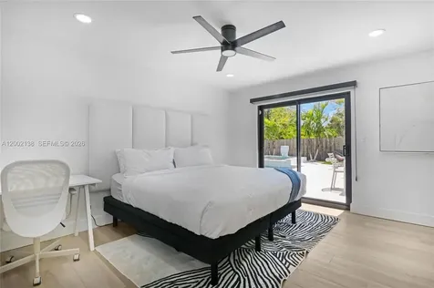 811 NE 17th Court Fort Lauderdale FL 33305