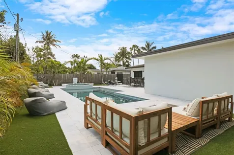 811 NE 17th Court Fort Lauderdale FL 33305