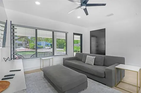 811 NE 17th Court Fort Lauderdale FL 33305