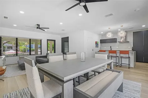 811 NE 17th Court Fort Lauderdale FL 33305