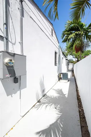 1385 NW 28th Street Miami FL 33142