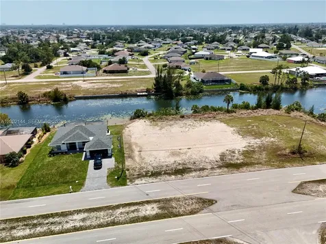 900 Vogiantzis Parkway Cape Coral FL 33909