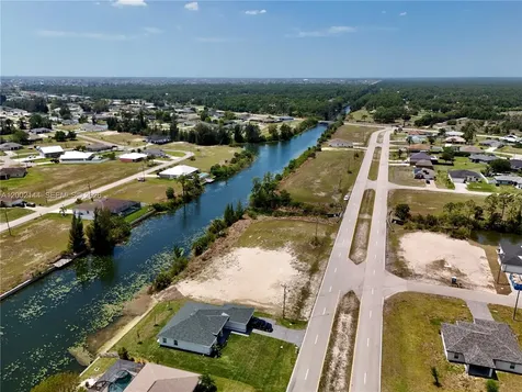900 Vogiantzis Parkway Cape Coral FL 33909
