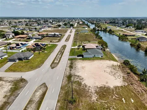 900 Vogiantzis Parkway Cape Coral FL 33909