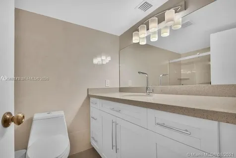 18041 Biscayne Boulevard Aventura FL 33160