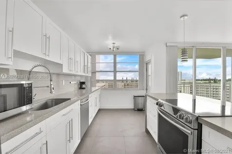 18041 Biscayne Boulevard Aventura FL 33160