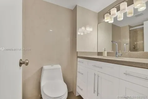 18041 Biscayne Boulevard Aventura FL 33160