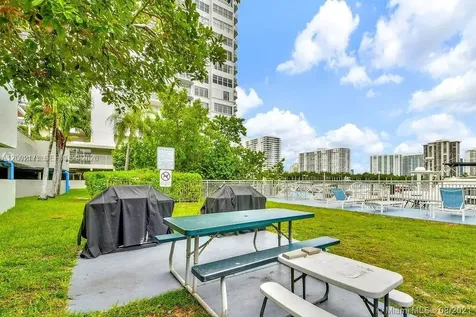 18041 Biscayne Boulevard Aventura FL 33160