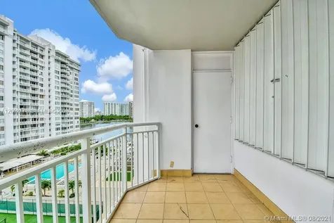 18041 Biscayne Boulevard Aventura FL 33160