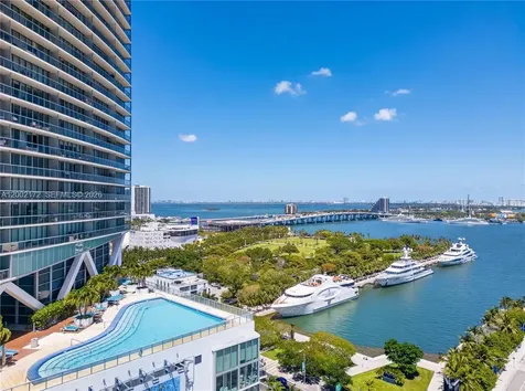 888 Biscayne Boulevard Miami FL 33132