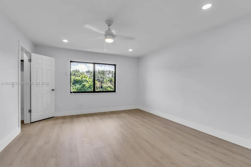 8535 Casa Del Lago Boca Raton FL 33433