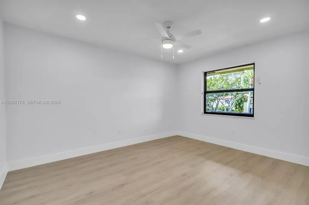 8535 Casa Del Lago Boca Raton FL 33433