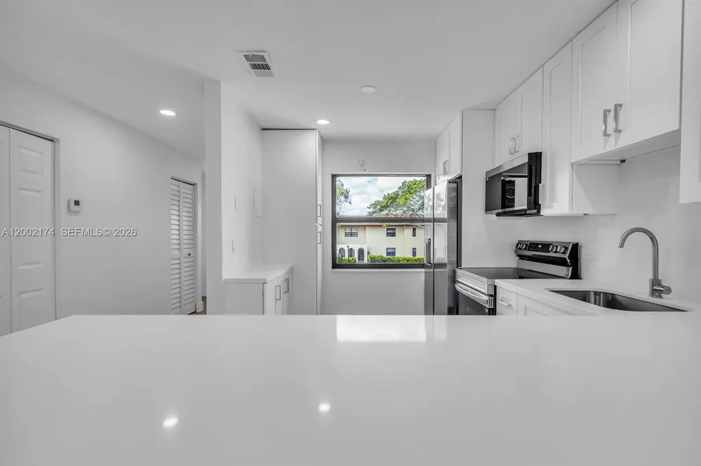 8535 Casa Del Lago Boca Raton FL 33433