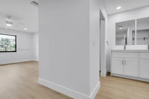8535 Casa Del Lago Boca Raton FL 33433