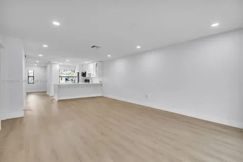 8535 Casa Del Lago Boca Raton FL 33433