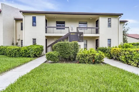 8535 Casa Del Lago Boca Raton FL 33433